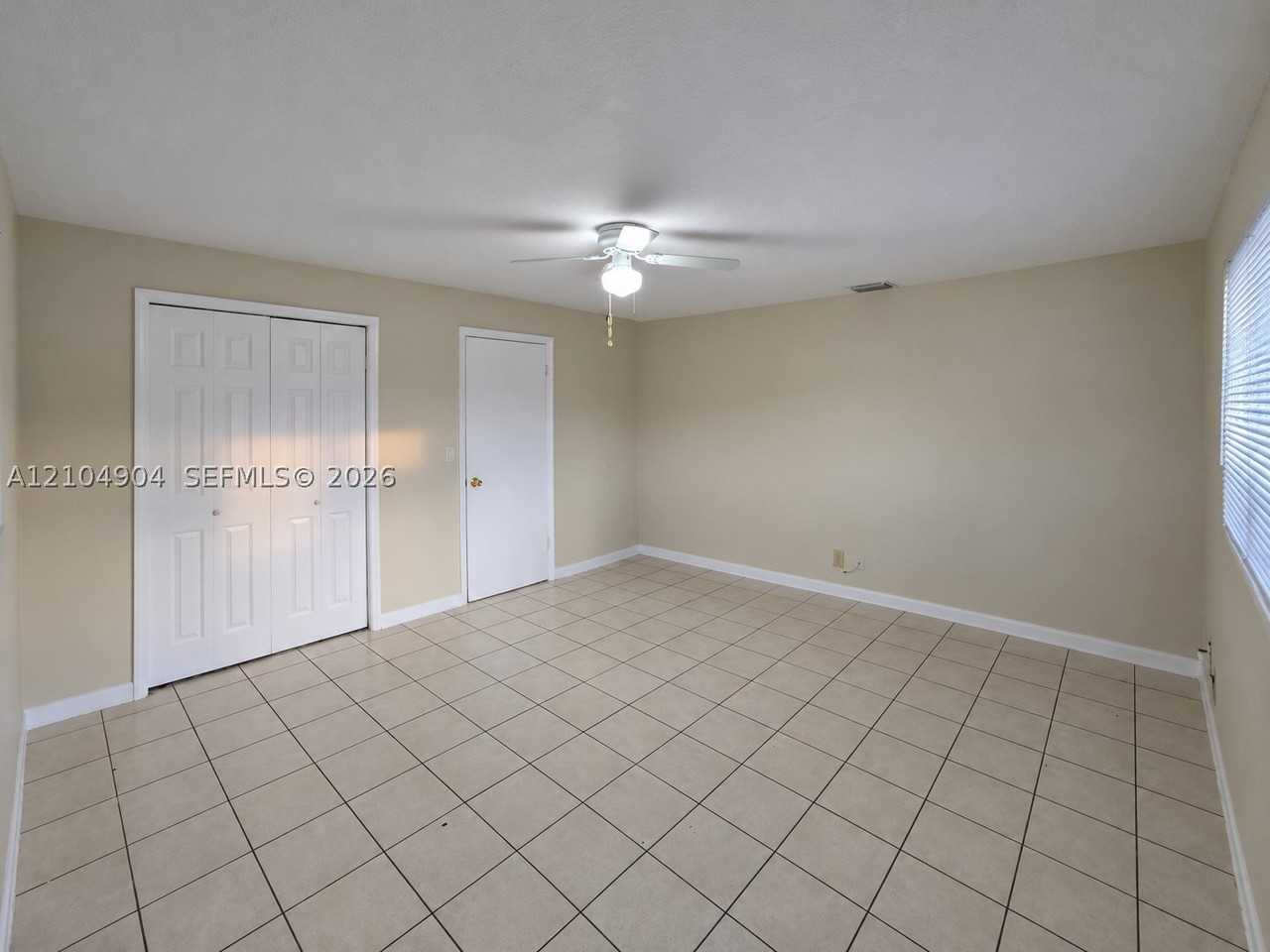 4281 Ne 5th Ave #4281 - Photo 4 of 13