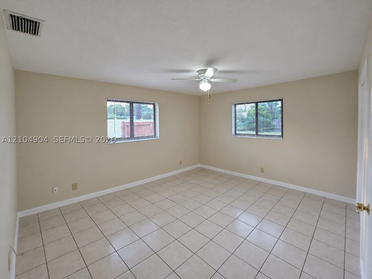 4281 Ne 5th Ave #4281 - Photo 5 of 13
