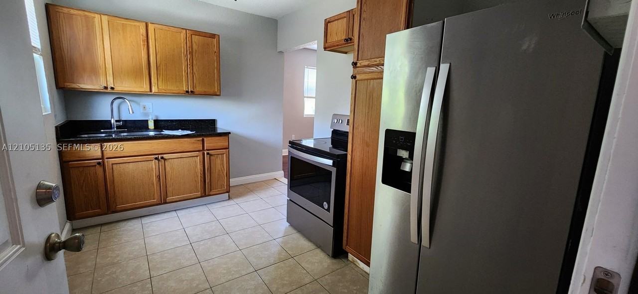 306 Hawthorne Dr #3