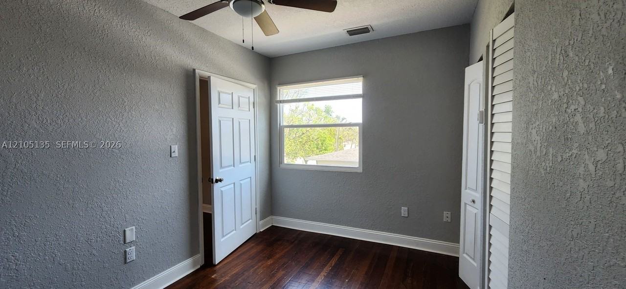 306 Hawthorne Dr #3 - Photo 2 of 9