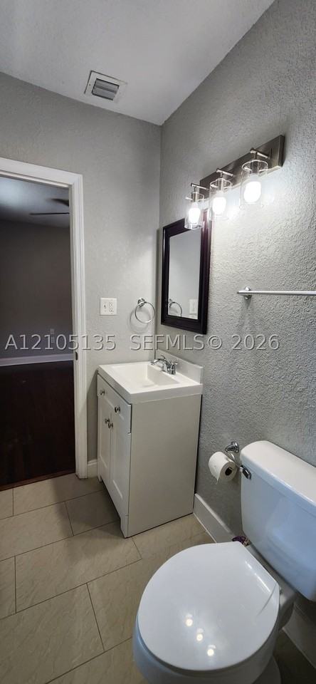 306 Hawthorne Dr #3 - Photo 4 of 9