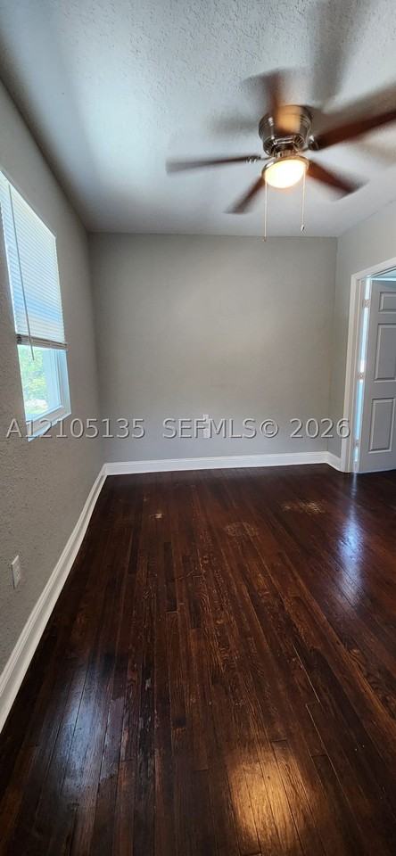 306 Hawthorne Dr #3 - Photo 5 of 9
