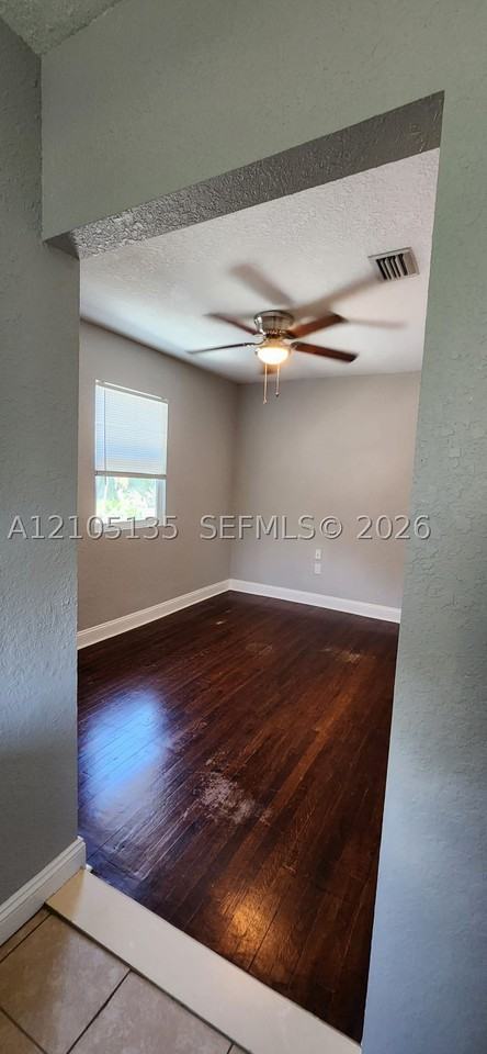 306 Hawthorne Dr #3 - Photo 6 of 9
