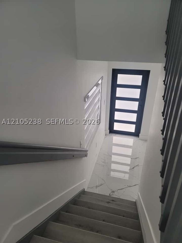 19197 Nw 37th Ave - Photo 5 of 12