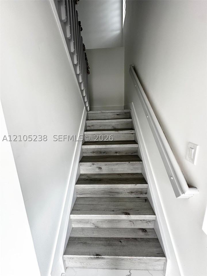 19197 Nw 37th Ave - Photo 6 of 12