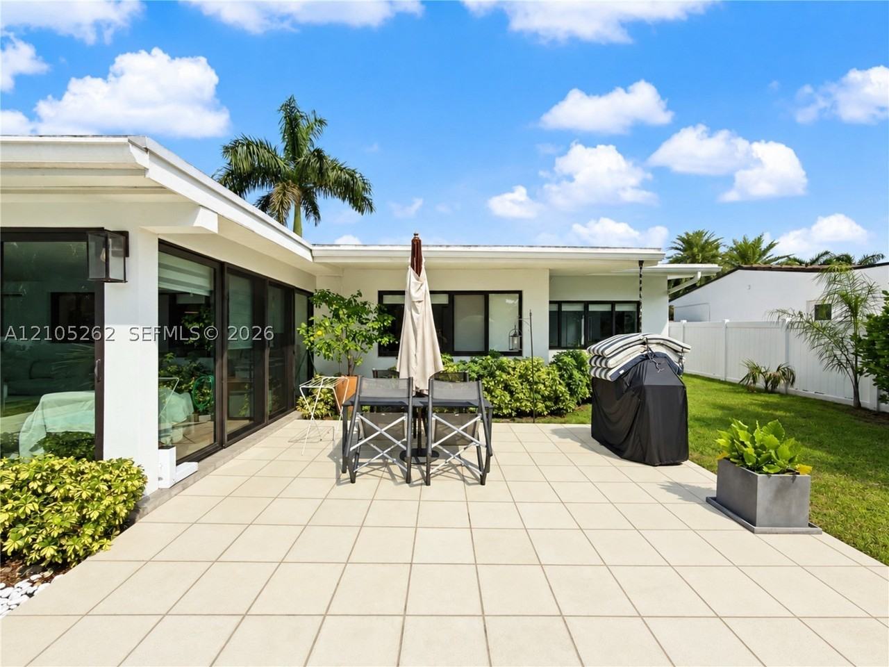 2130 Alamanda Dr - Photo 3 of 36