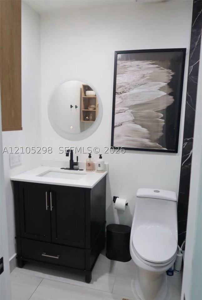 2201 W 52nd St #102 - Photo 5 of 17