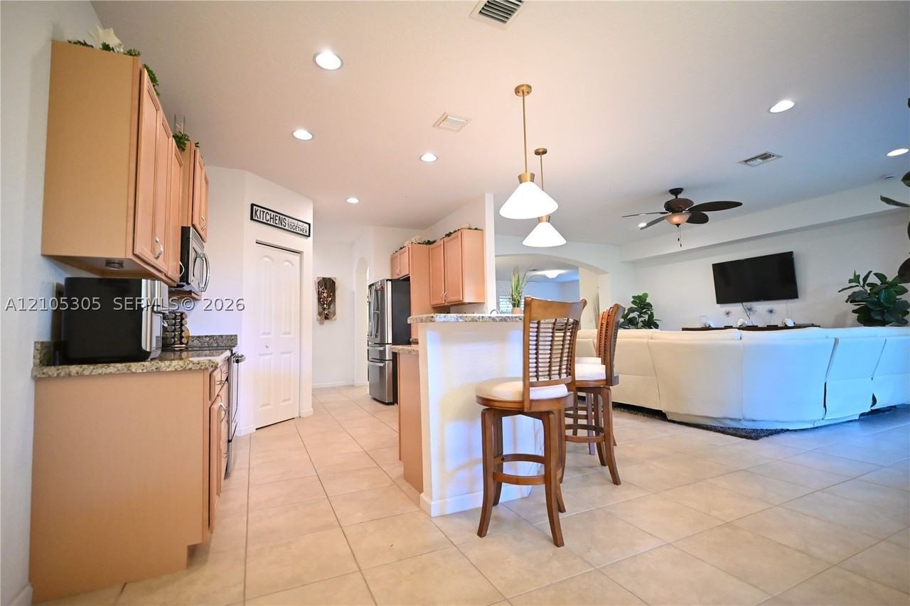 1631 Nw 21st St #0 - Photo 5 of 46