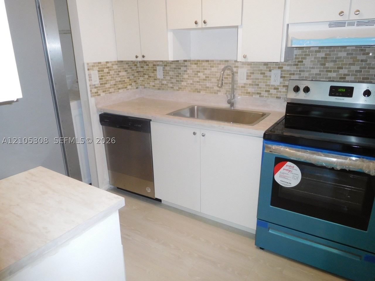 815 Ne 199th St #202 - Photo 5 of 22