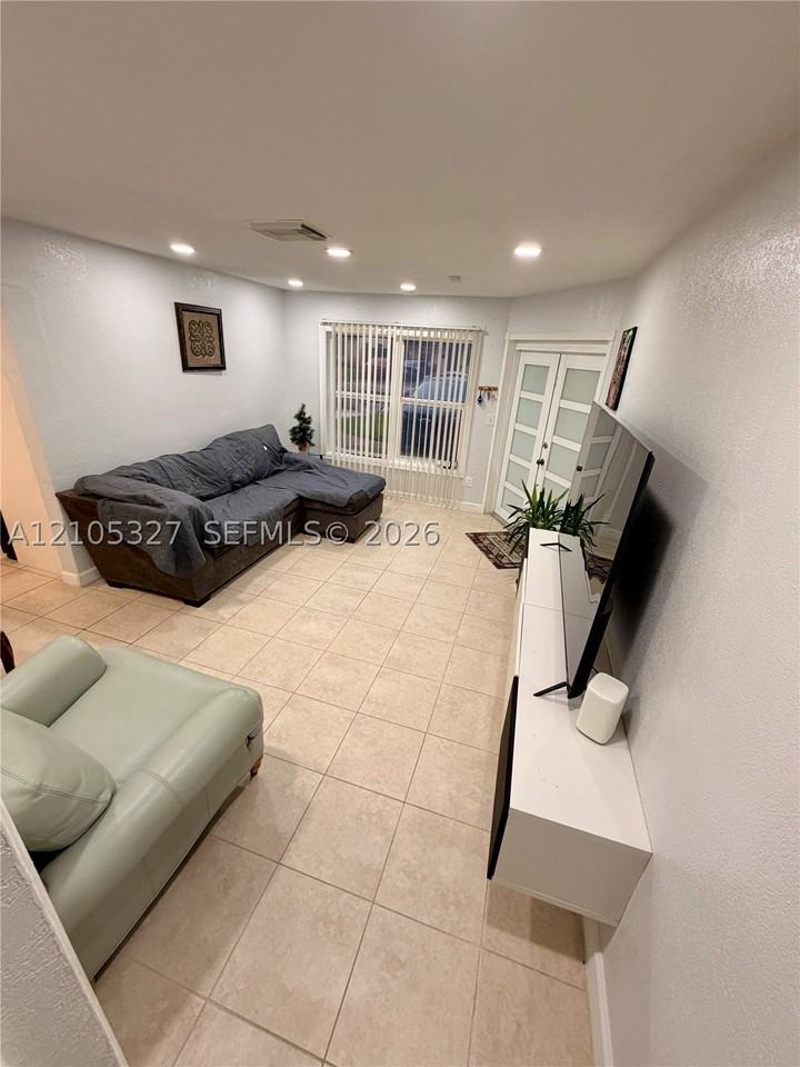 7110 Hope St - Photo 3 of 7
