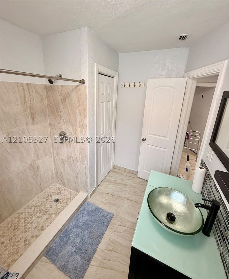 7110 Hope St - Photo 4 of 7