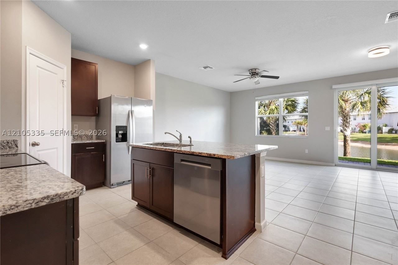1761 Lindley St - Photo 2 of 39