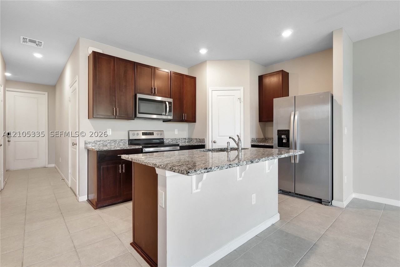 1761 Lindley St - Photo 3 of 39