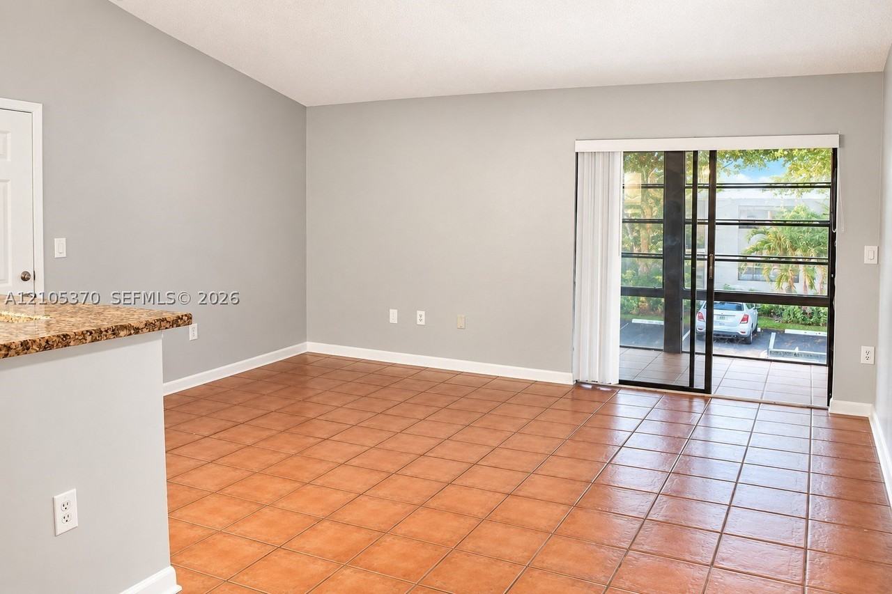 827 Ne 199th St #205 - Photo 4 of 18