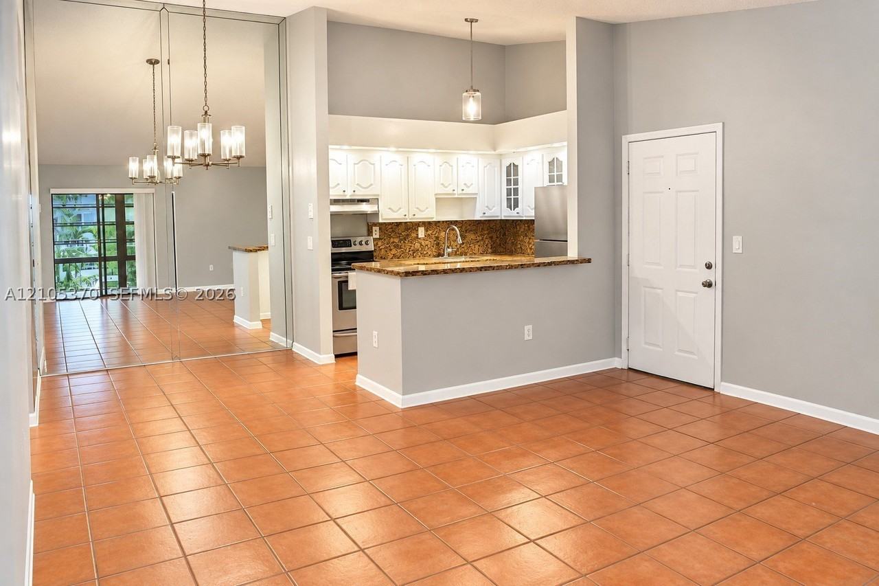 827 Ne 199th St #205 - Photo 5 of 18