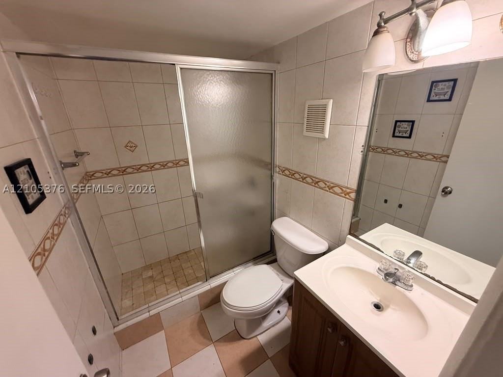 2260 W 55th St #12 - Photo 7 of 13