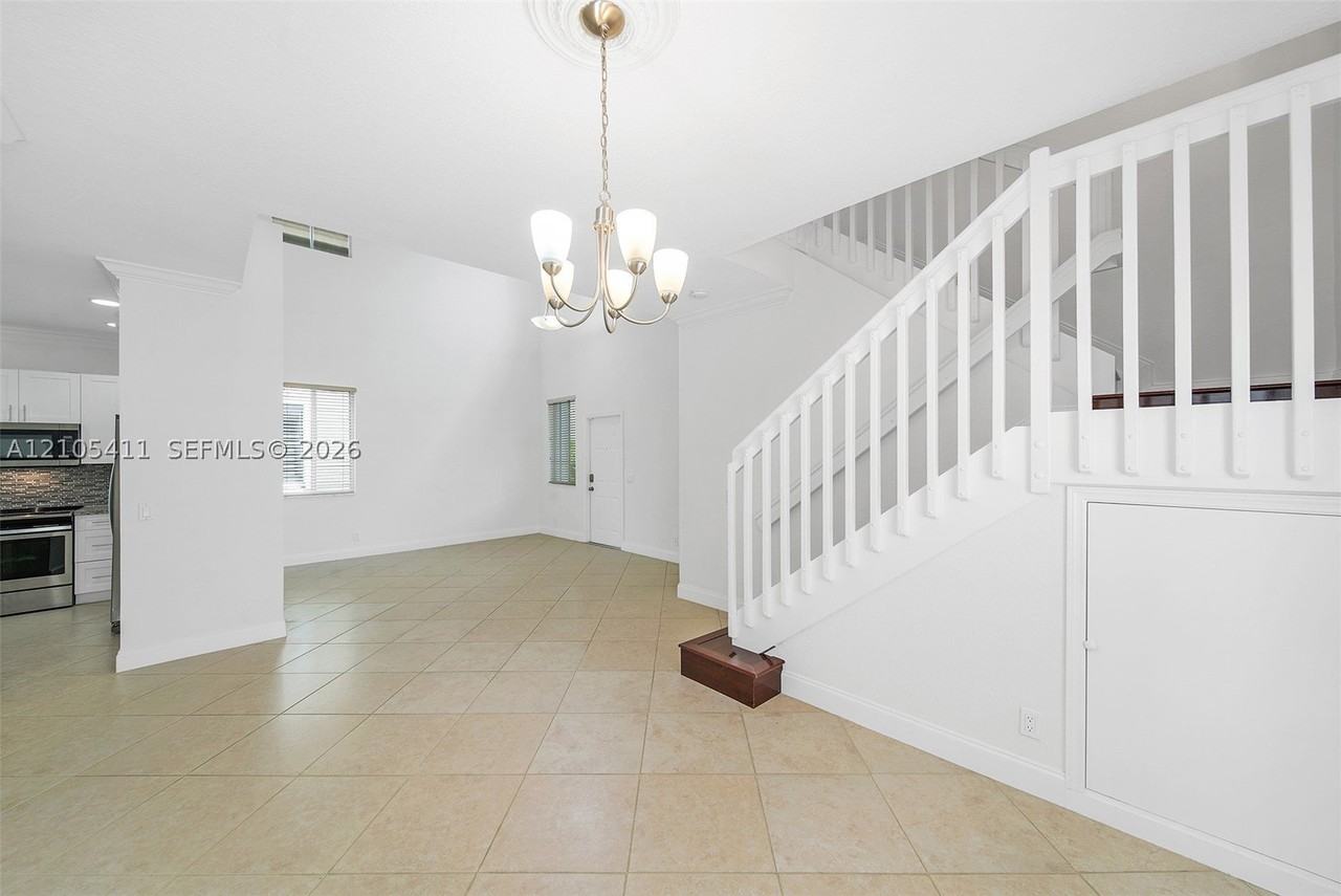 1058 Golden Cane Dr - Photo 4 of 19