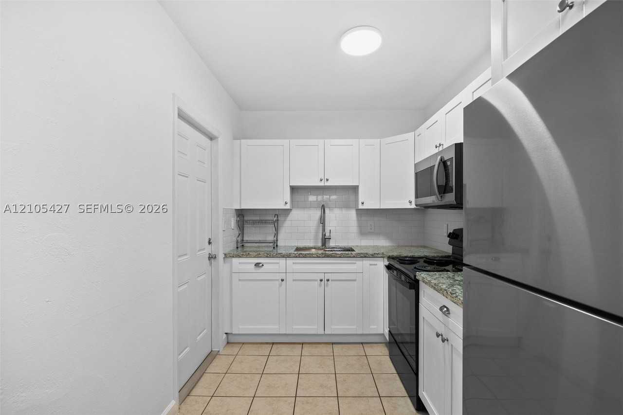 1267 Ne 127th St #1 - Photo 3 of 16