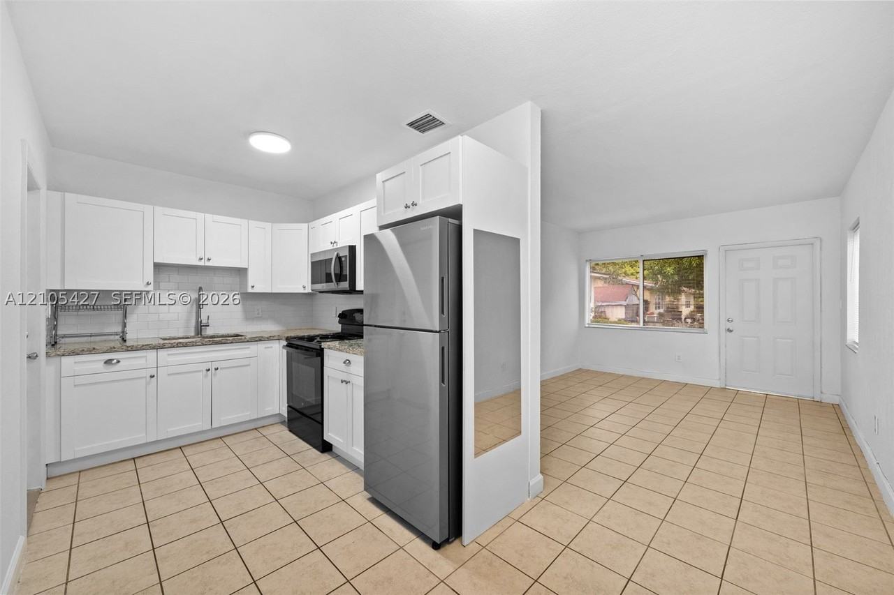 1267 Ne 127th St #1 - Photo 4 of 16