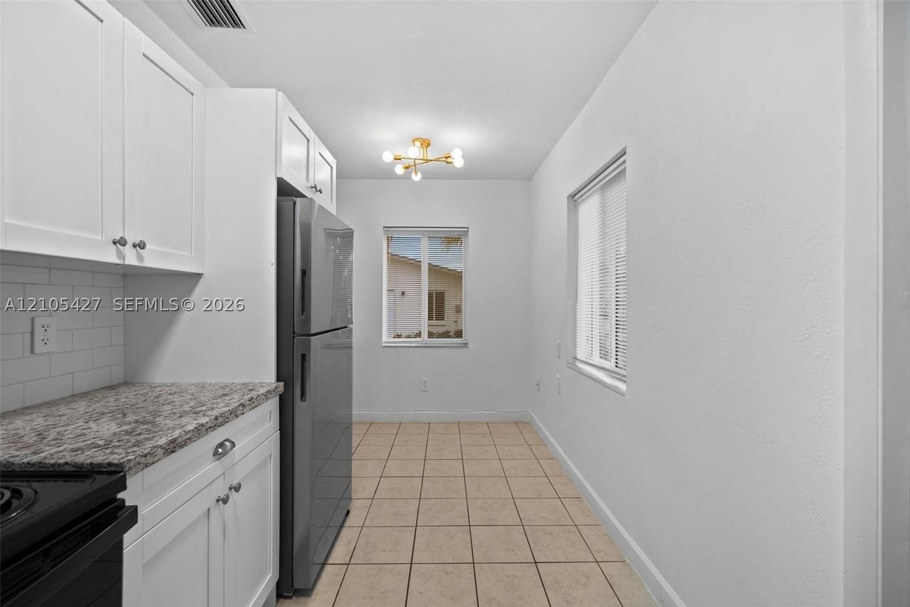 1267 Ne 127th St #1 - Photo 5 of 16