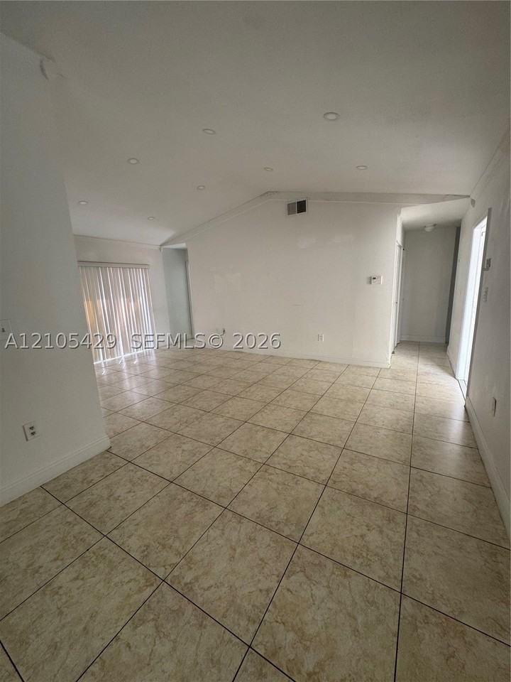 5740 Nw 194th Ter #5740 - Photo 4 of 11