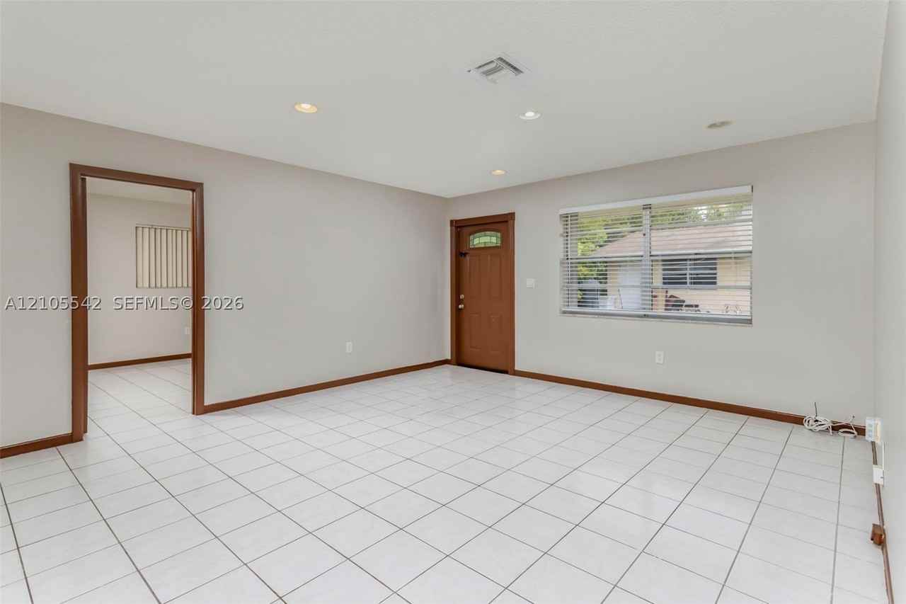 6333 Pierce St #2 - Photo 3 of 21