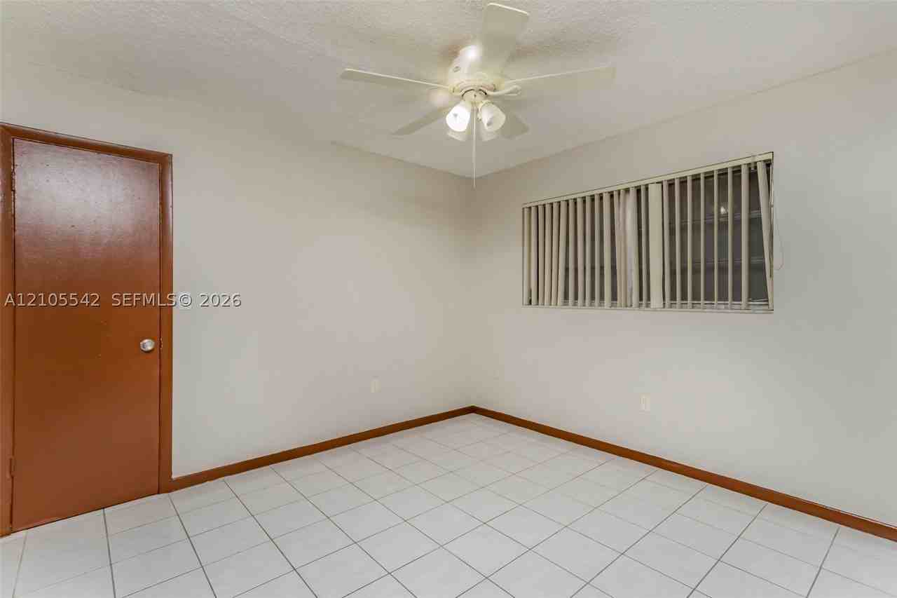6333 Pierce St #2 - Photo 4 of 21