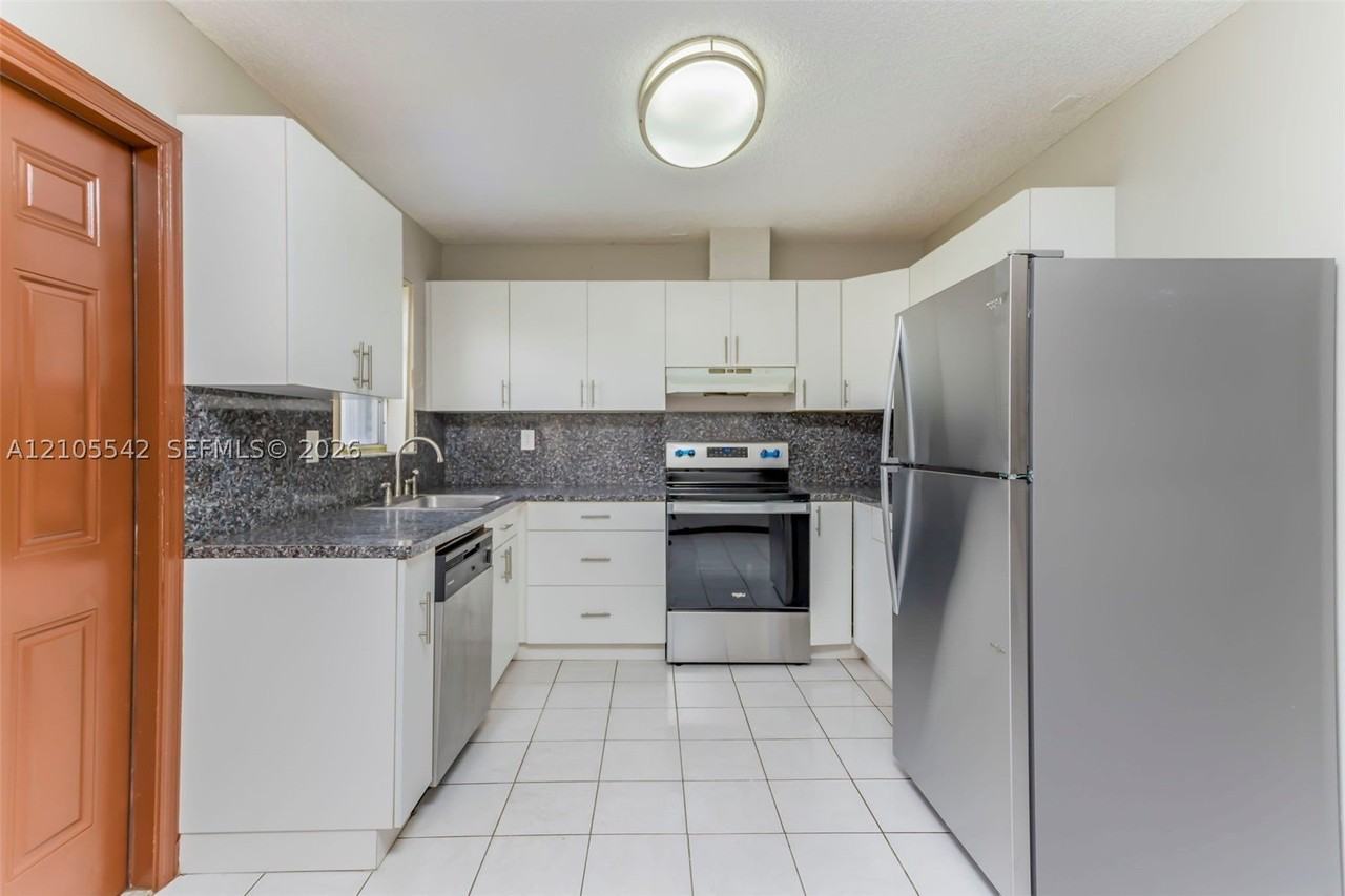 6333 Pierce St #2 - Photo 7 of 21