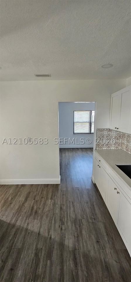 915 Avenue M - Photo 3 of 22
