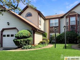 featured image of 3 Edinburgh Dr #B
