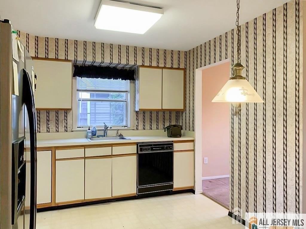 3 Edinburgh Dr #B - Photo 3 of 16