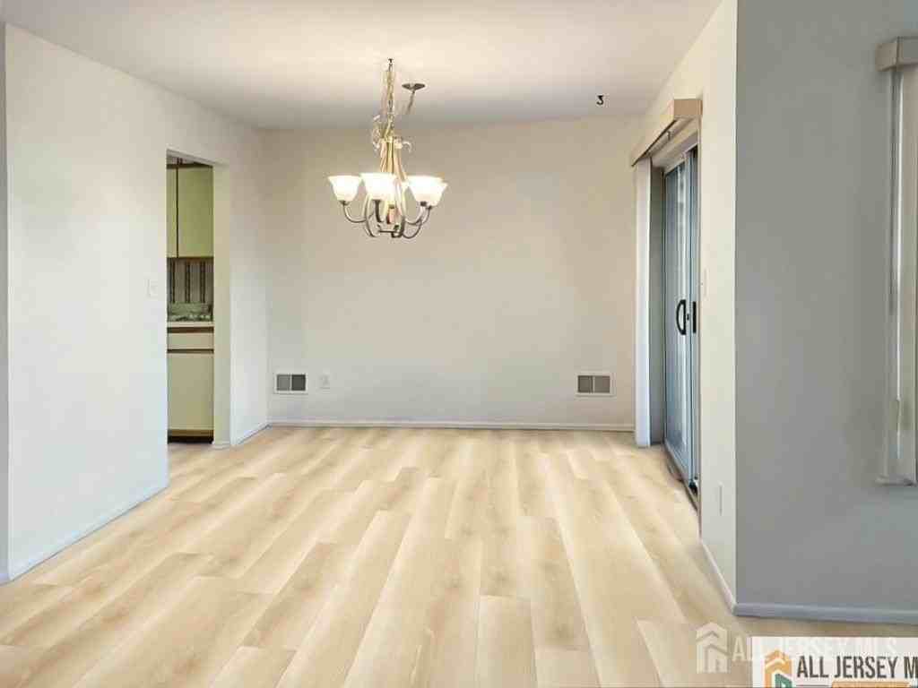 3 Edinburgh Dr #B - Photo 6 of 16