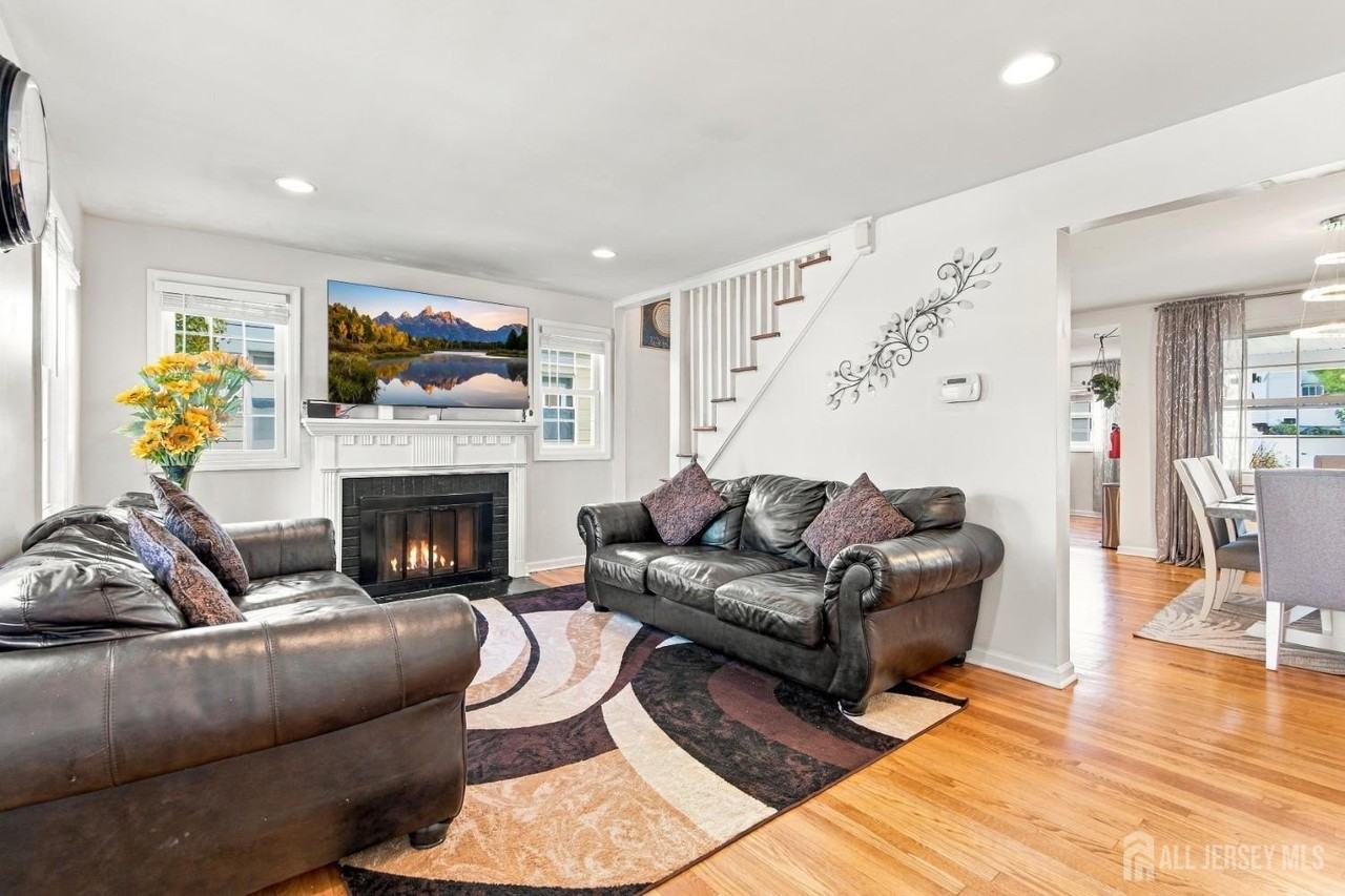 74 Elmwood Ave - Photo 4 of 30