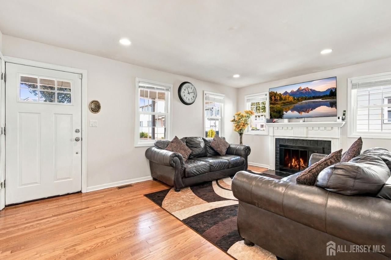 74 Elmwood Ave - Photo 5 of 30