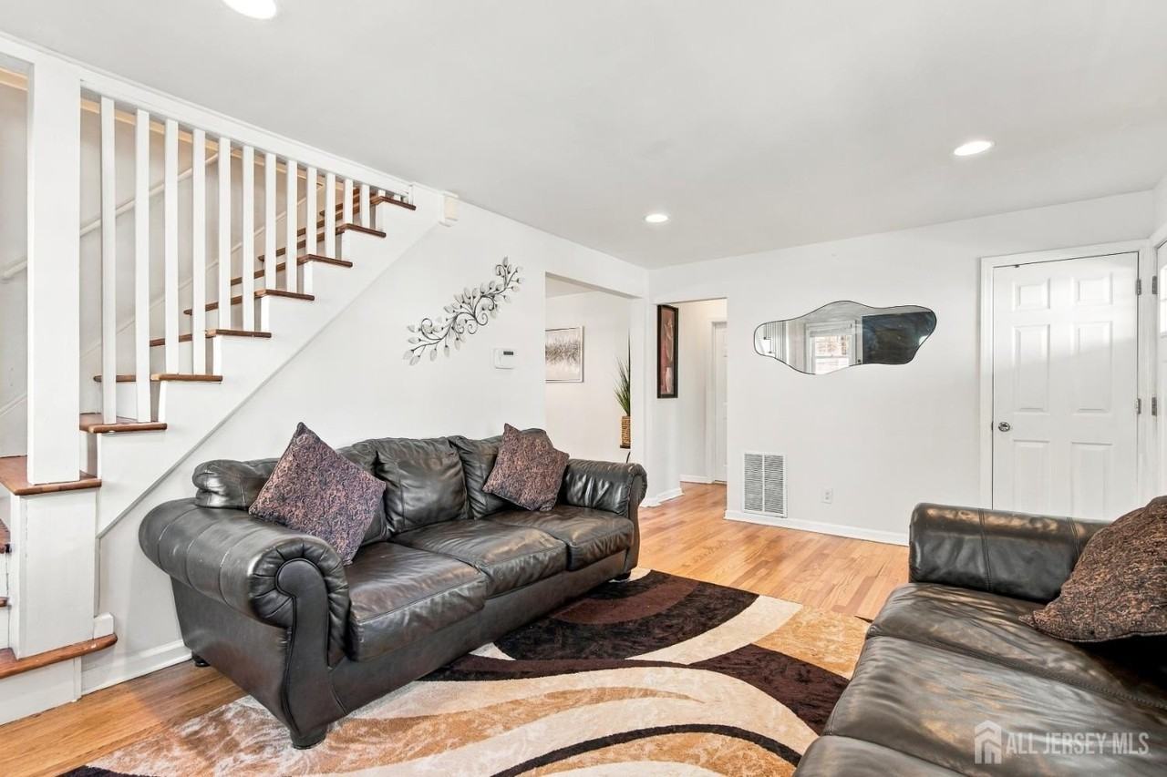 74 Elmwood Ave - Photo 6 of 30
