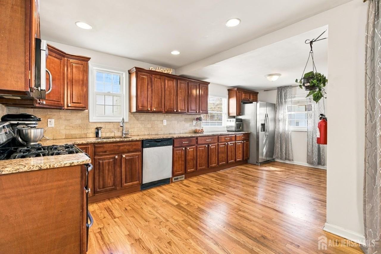 74 Elmwood Ave - Photo 7 of 30