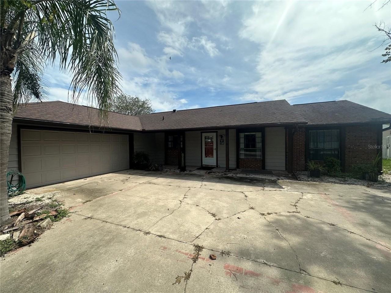 5220 Royal Oak Dr - Photo 2 of 14