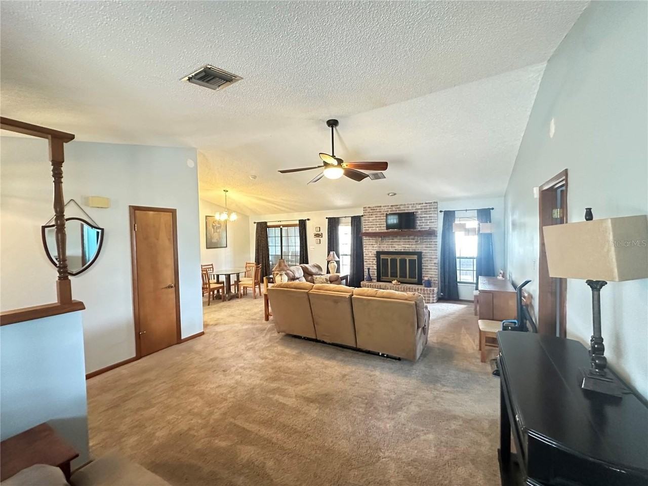 5220 Royal Oak Dr - Photo 3 of 14