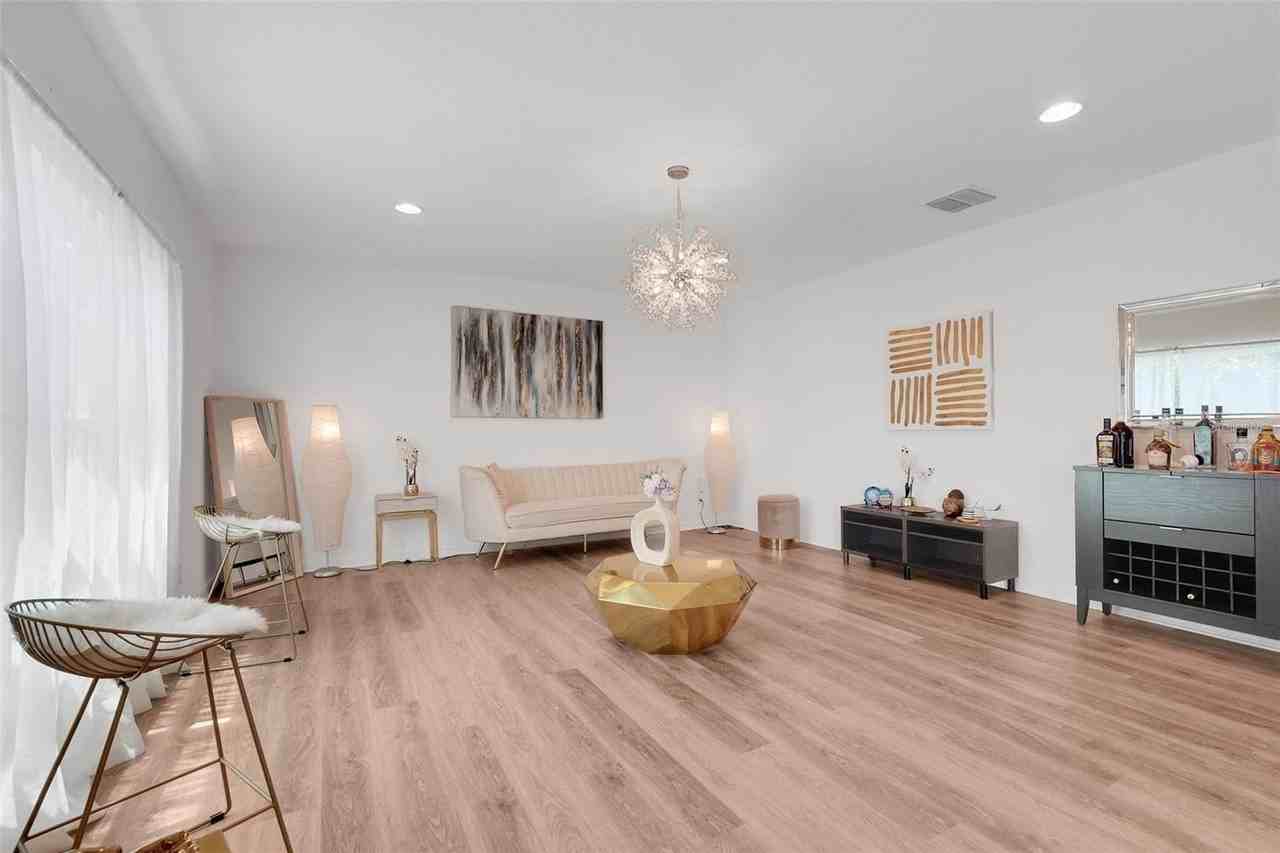639 Samuel Pl - Photo 4 of 37