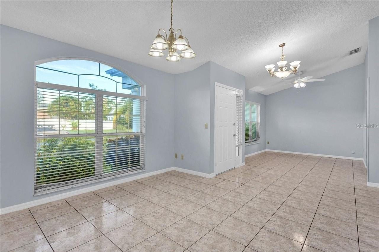 230 Lytton Cir - Photo 4 of 25