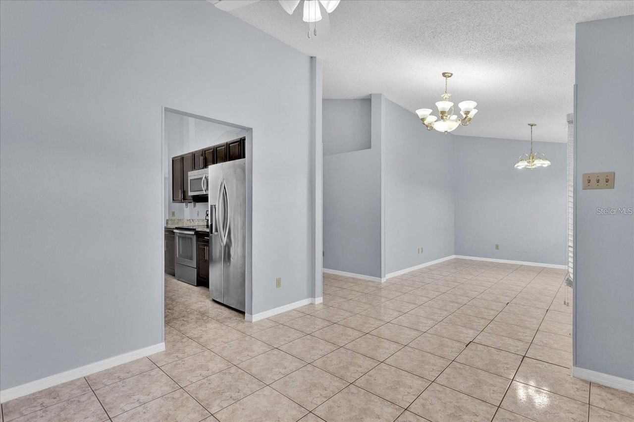 230 Lytton Cir - Photo 6 of 25