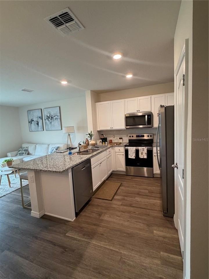 1241 Balsam Dr - Photo 6 of 34
