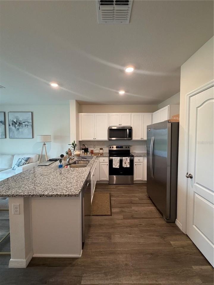 1241 Balsam Dr - Photo 7 of 34
