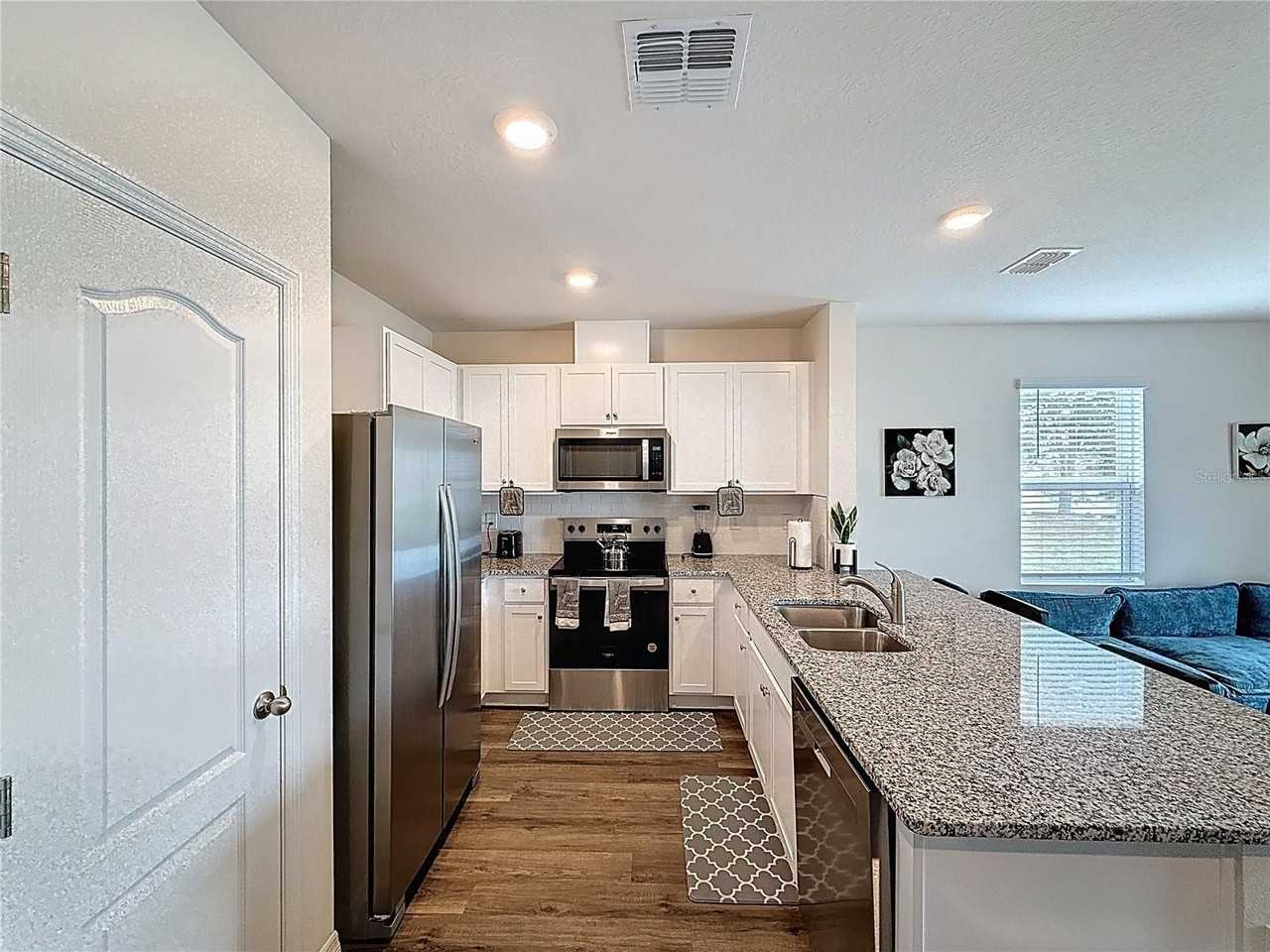 1303 Tallowwood Ln - Photo 3 of 18