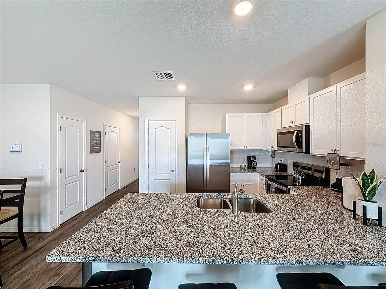 1303 Tallowwood Ln - Photo 4 of 18
