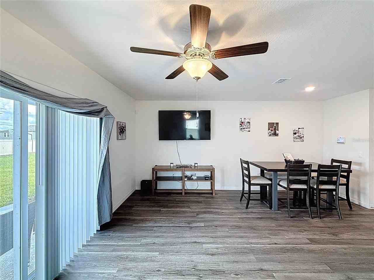1303 Tallowwood Ln - Photo 6 of 18