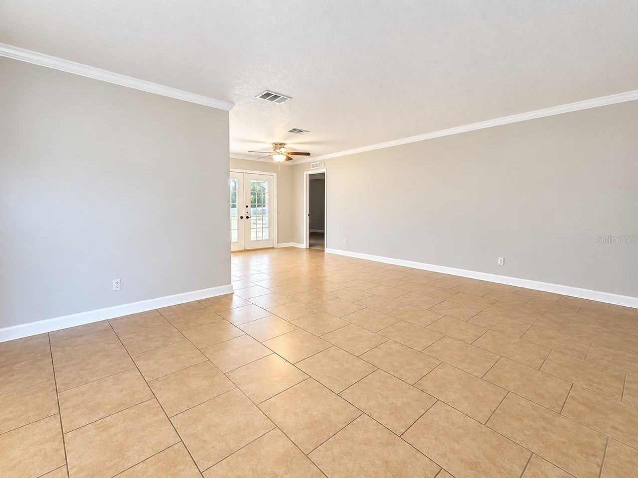 816 Eagle Ln - Photo 4 of 37