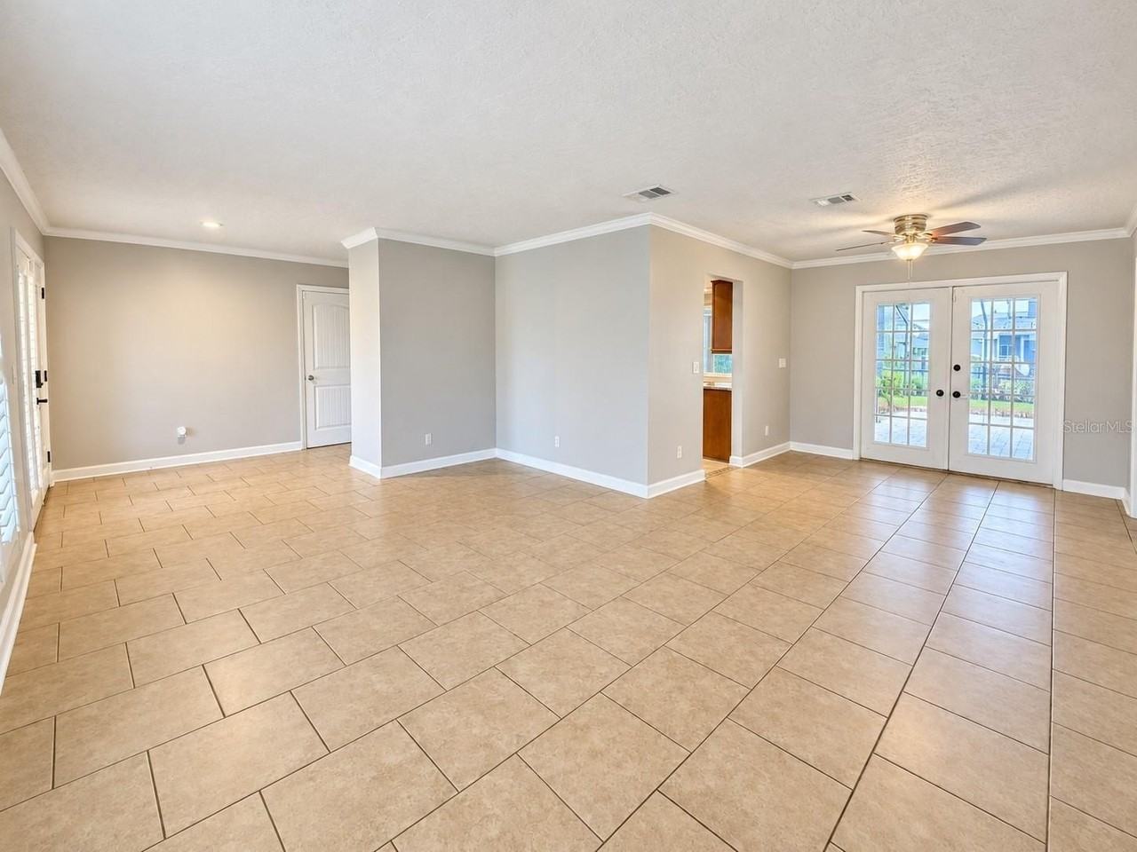 816 Eagle Ln - Photo 7 of 37