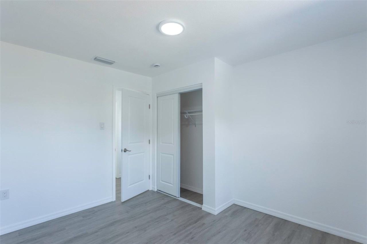 14820 Atlantic Ave - Photo 6 of 16