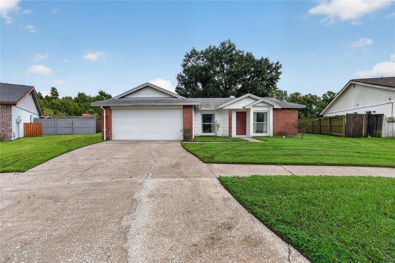 629 Stillview Cir - Photo 4 of 50